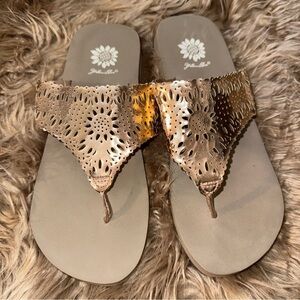 Yellow Box Metallic Cutout Sandals, Gold women’s Sz 9​